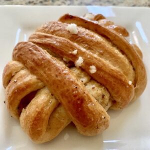 Swedish Cardamom Knot BunsKardemummaknutar