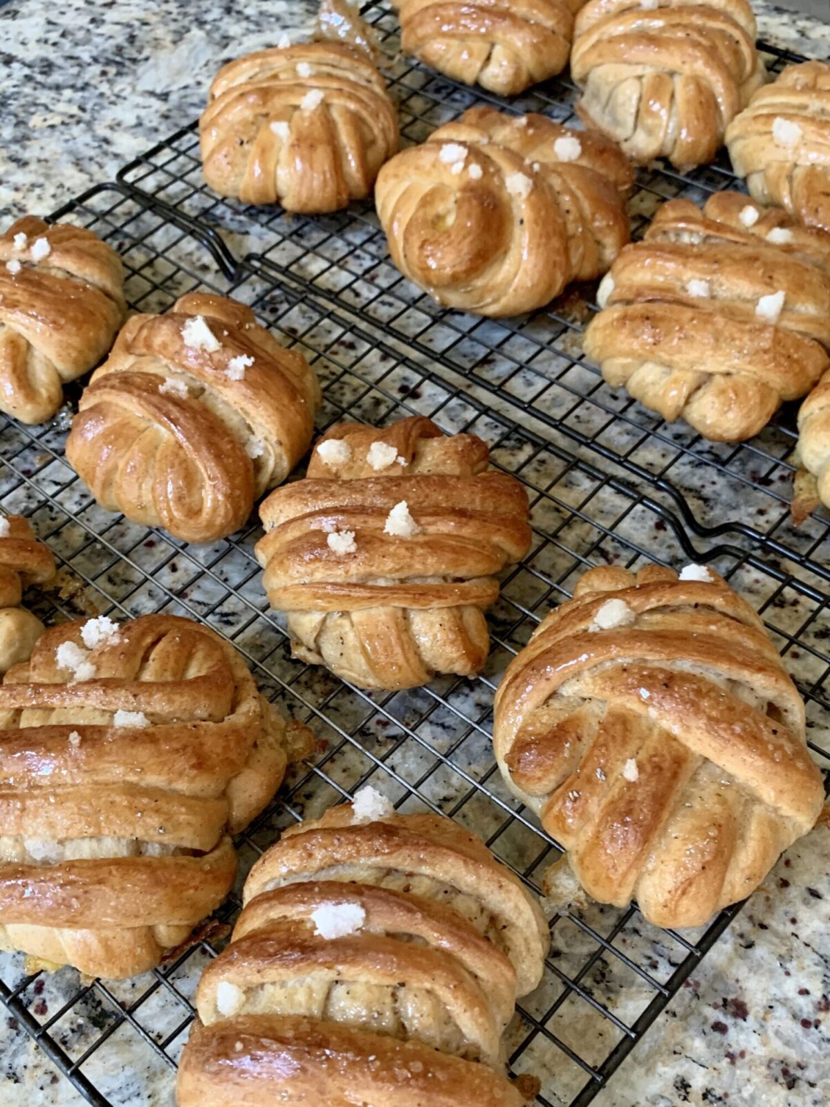 Swedish Cardamom Knot Buns (Kardemummaknutar)- Fab Food Flavors