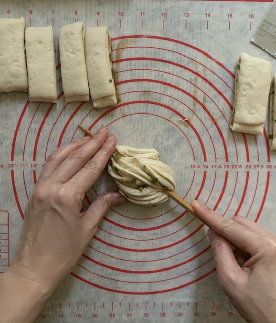 Shaping Chinese Twirl Flower Buns