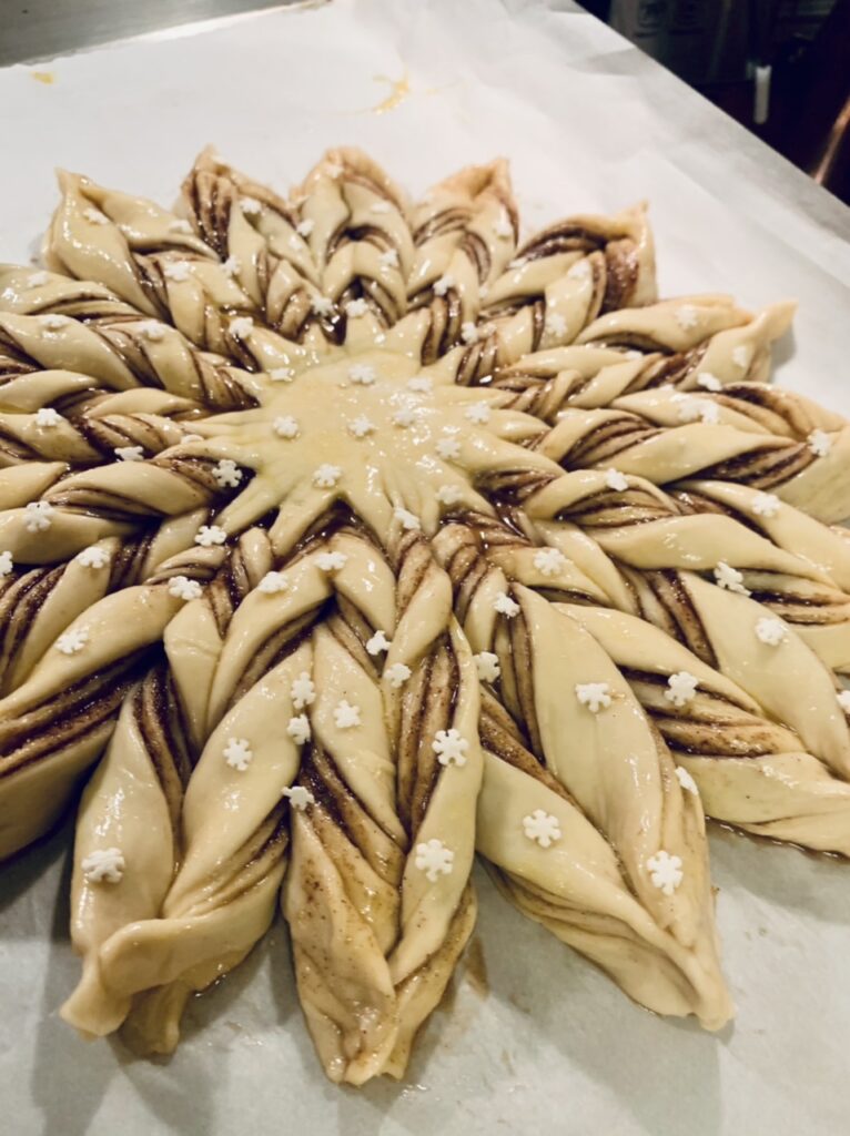 16-Points Cinnamon Star Bread